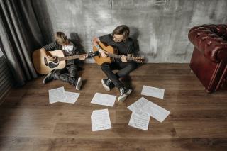 Tablature guitare débutant : premiers morceaux faciles